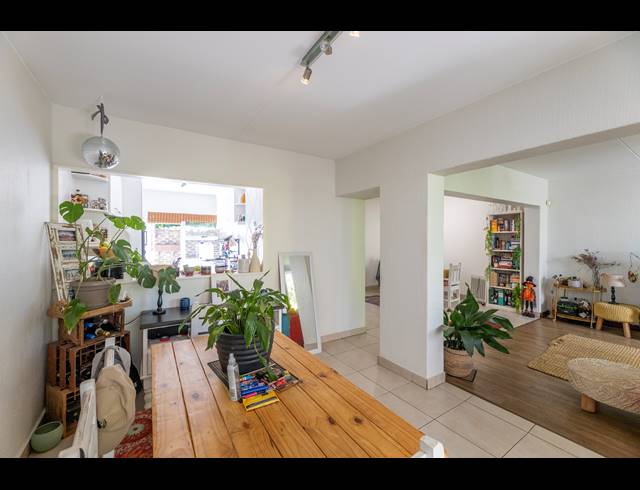 3 BEDROOM APARTMENT FOR SALE IN BRYANSTON